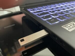 Windows 10 iso download and install via USB stick